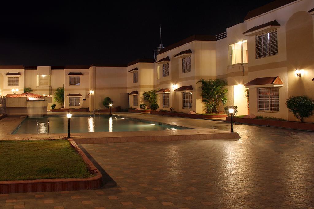 Hotel Atithi Aurangabad  Bagian luar foto